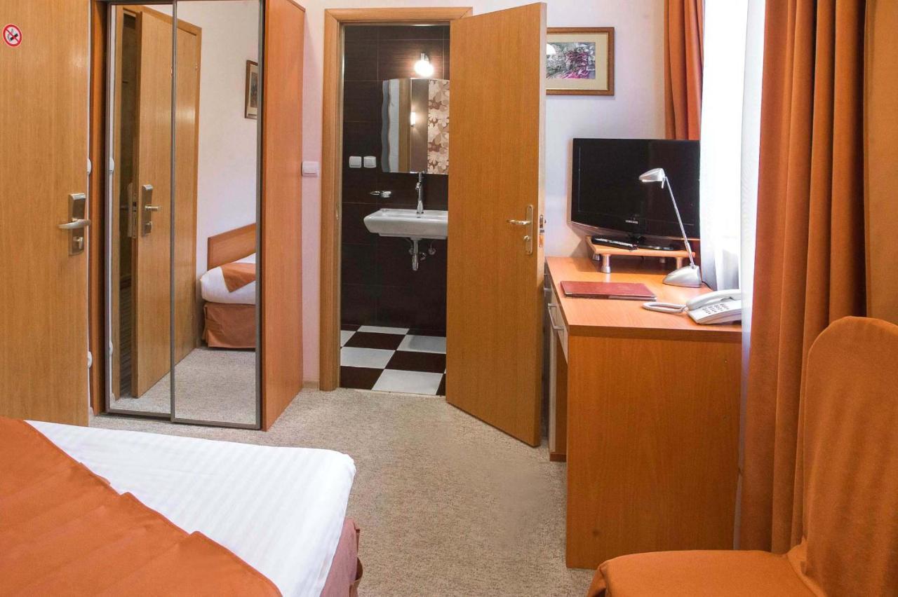 Economy Room In Hotel Eney リヴィウ エクステリア 写真