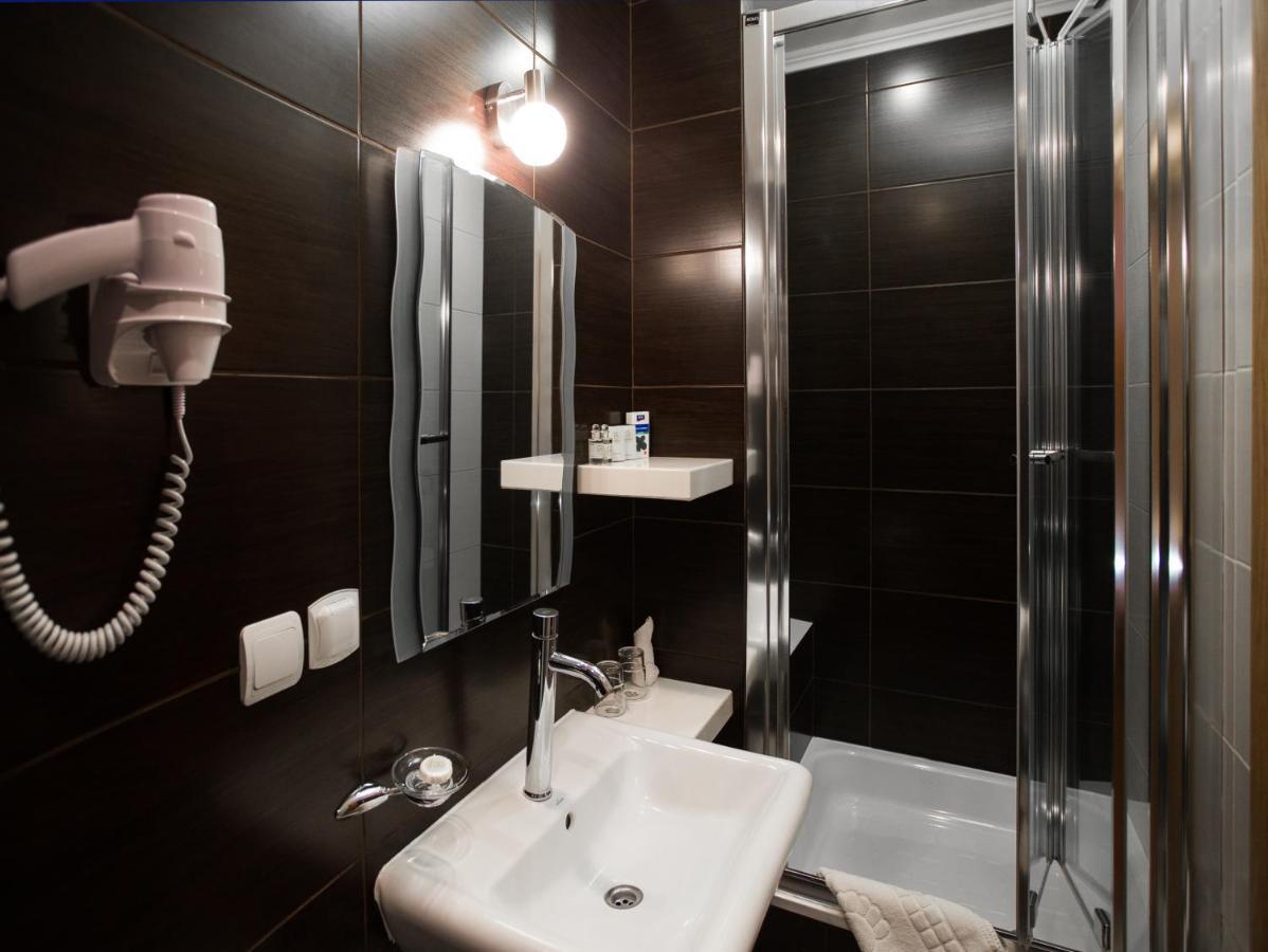 Economy Room In Hotel Eney リヴィウ エクステリア 写真