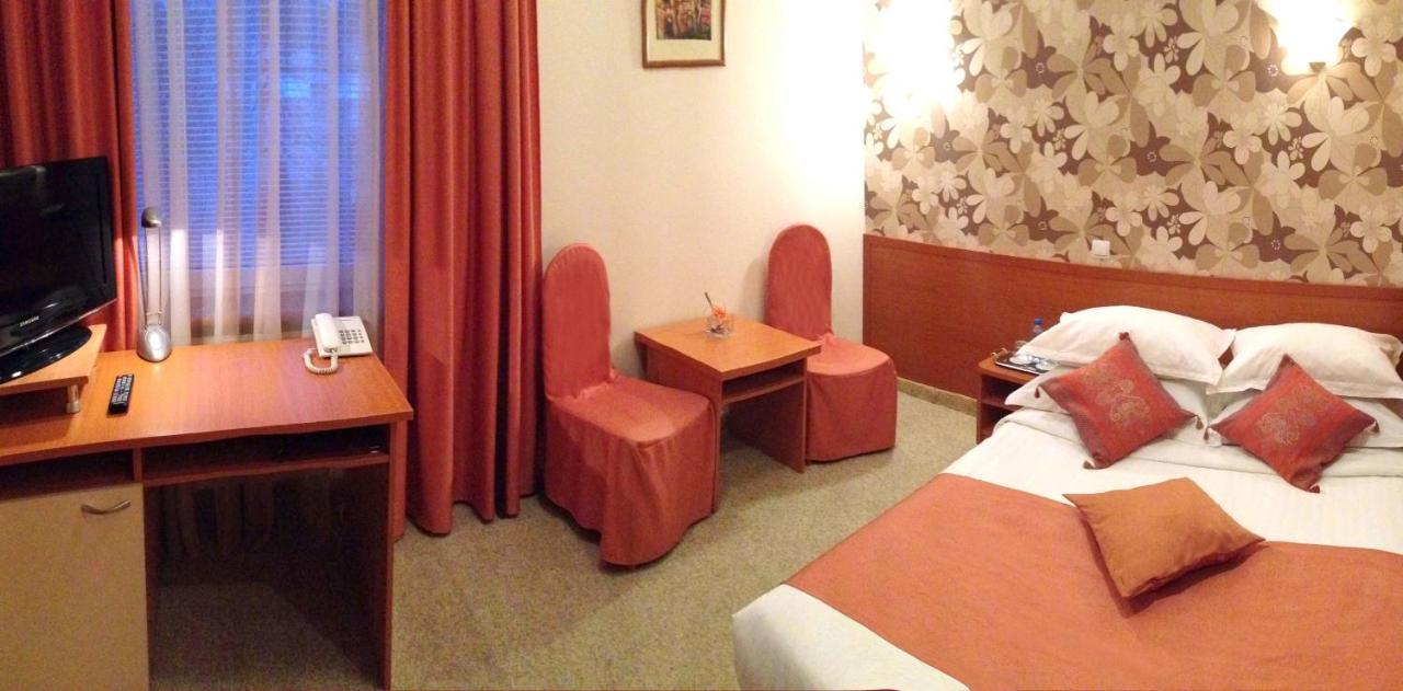 Economy Room In Hotel Eney リヴィウ エクステリア 写真