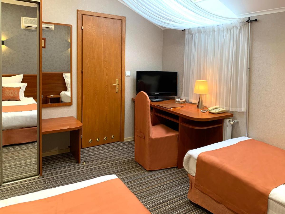 Economy Room In Hotel Eney リヴィウ エクステリア 写真