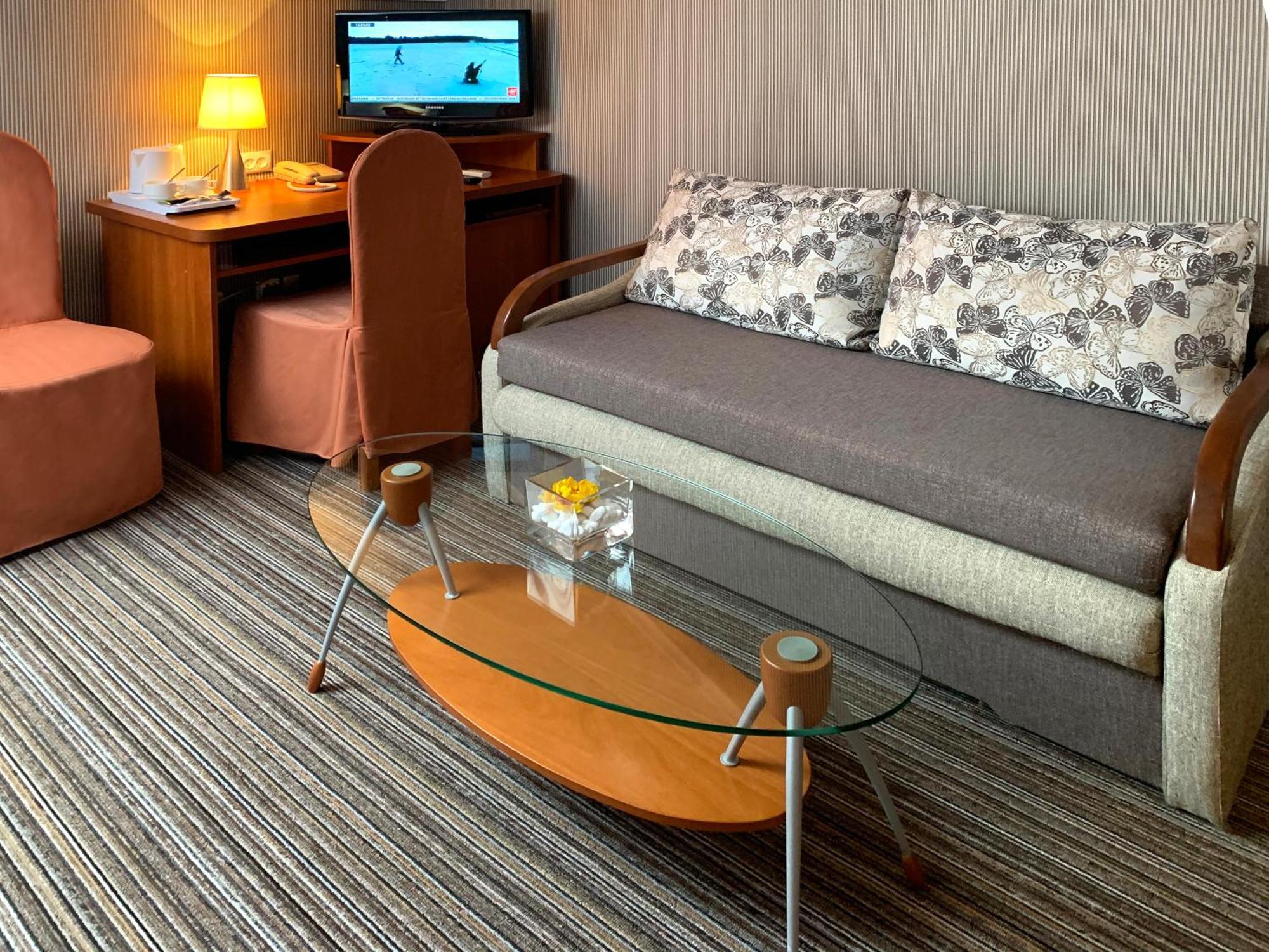 Economy Room In Hotel Eney リヴィウ エクステリア 写真