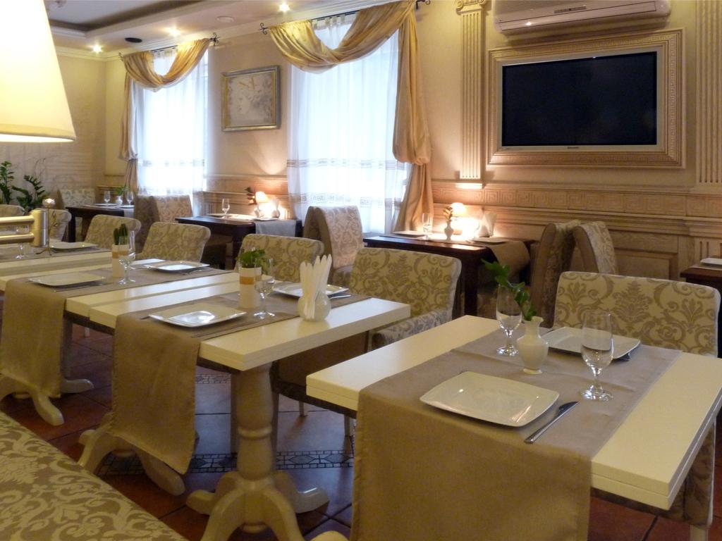 Economy Room In Hotel Eney リヴィウ エクステリア 写真