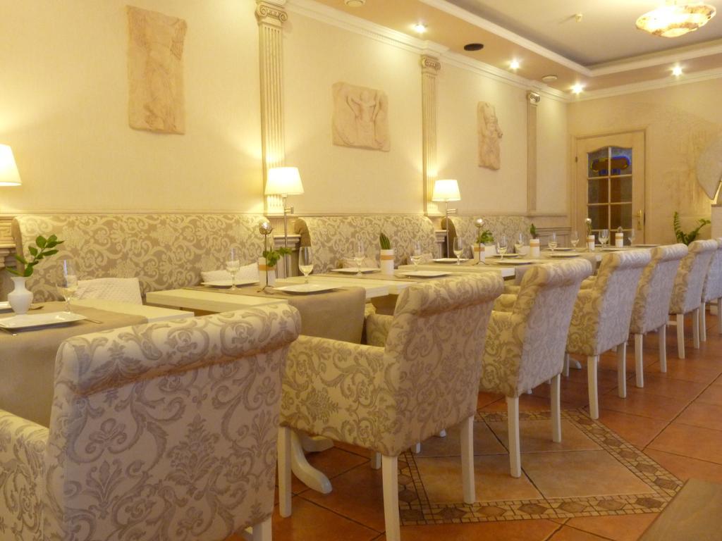 Economy Room In Hotel Eney リヴィウ エクステリア 写真
